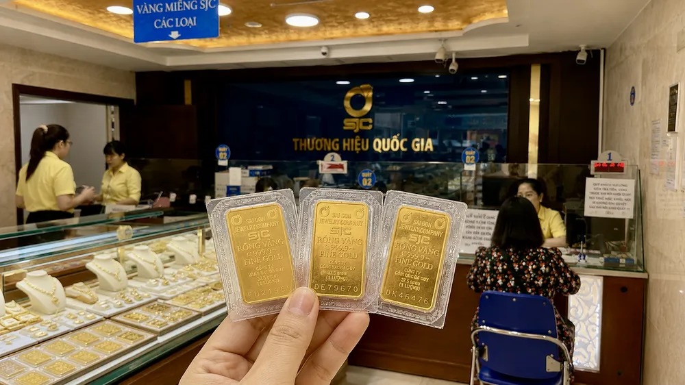 Giá vàng trong nước sáng đầu tuần 27-7 tiếp tục tăng mạnh. Ảnh: NHUNG NGUYỄN