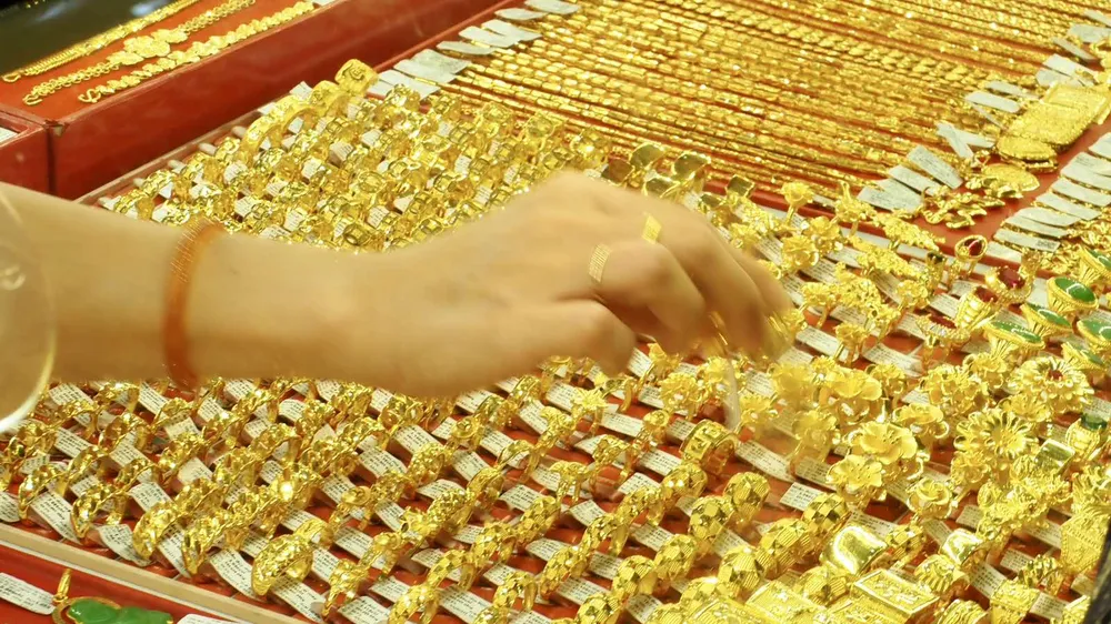 Giá vàng nhẫn 9999 hiện còn cao hơn giá vàng thế giới 3 triệu đồng/lượng (Ảnh: NHUNG NGUYỄN)