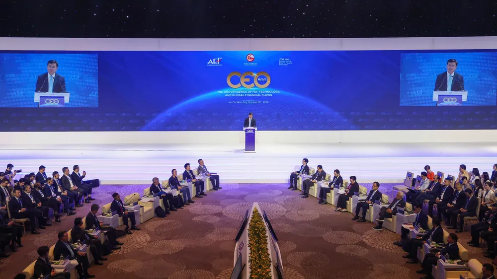 Chương trình CEO 500 với chủ đề “Sự hội tụ của FDI, công nghệ và dòng chảy tài chính toàn cầu”, chiều 26-10-2026. Ảnh: HOÀNG TRIỀU