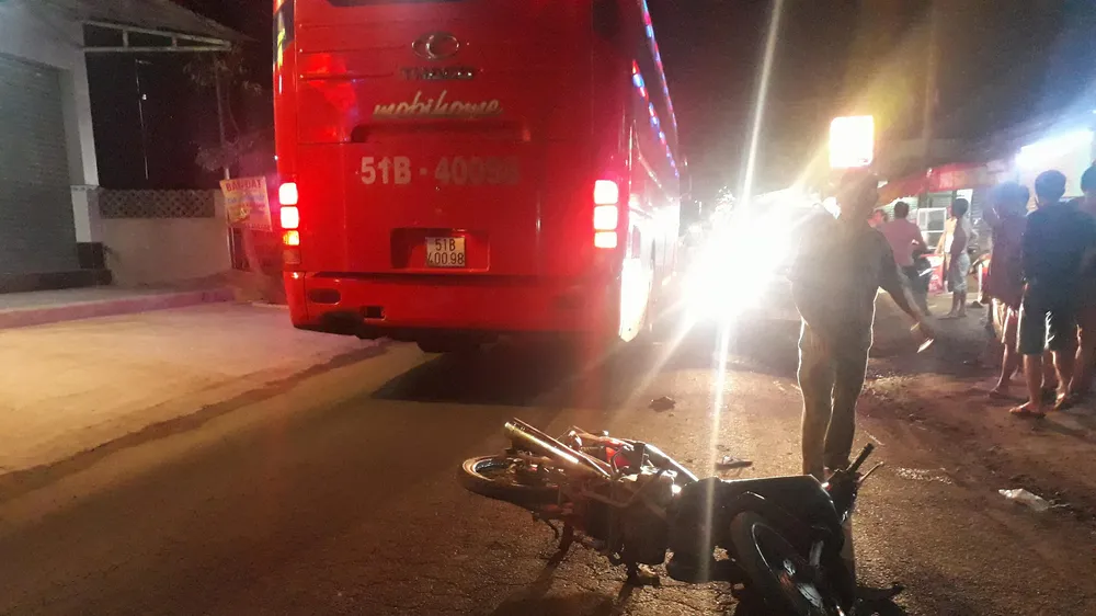 Hiện trường vụ tai nạn khiến 3 mẹ con thương vong. Ảnh : ĐAN NGUYÊN