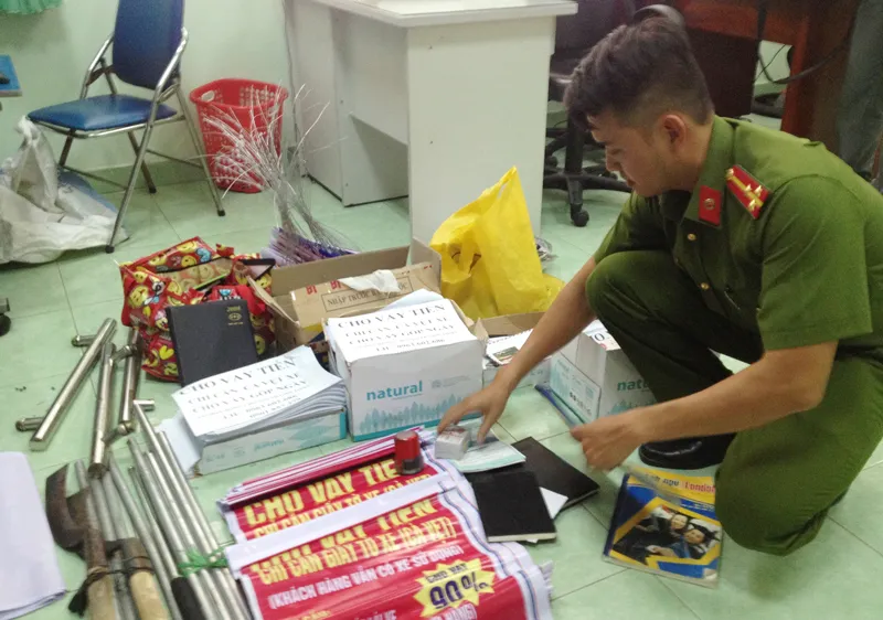 Tang vật công an thu giữ. Ảnh: CHÍ PHƯỚC 