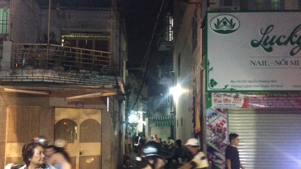 Lực lượng chức năng phong tỏa hiện trường. Ảnh: CHÍ THACH