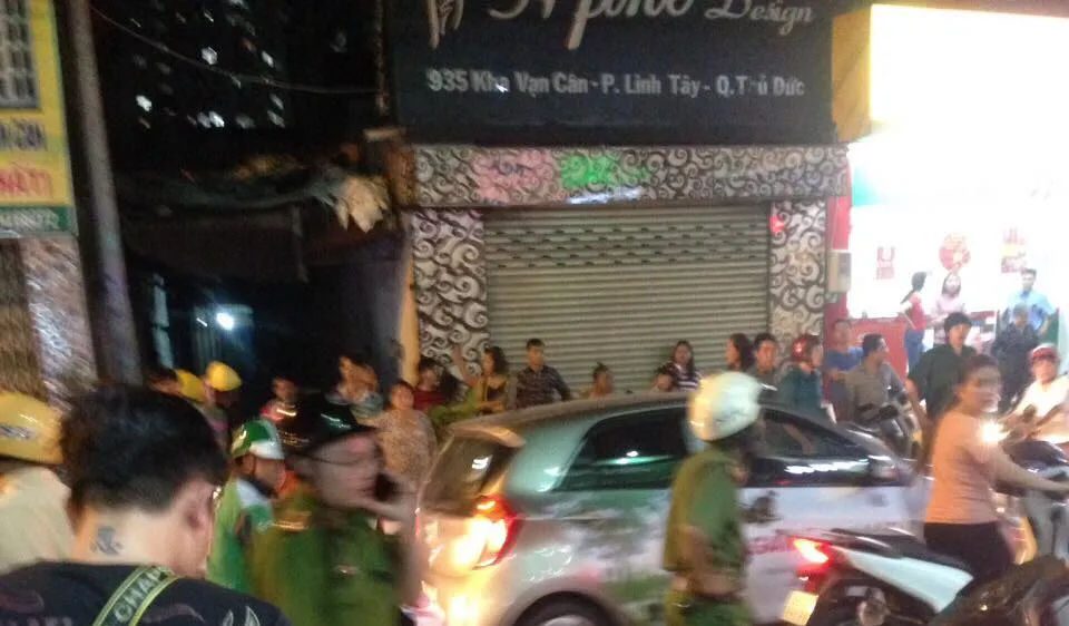 Công an phong tỏa hiện trường. Ảnh: CHÍ THẠCH