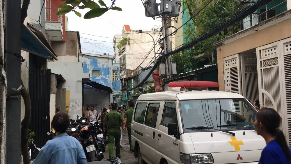 Công an có mặt ở hiện trường. Ảnh: CHÍ THẠCH