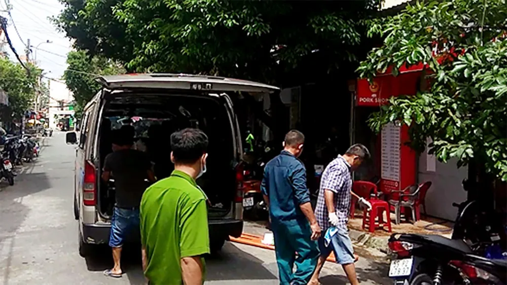 Công an có mặt tại hiện trường. Ảnh: ĐAN NGUYÊN 