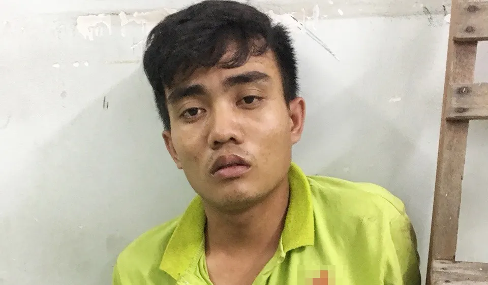 Cảnh sát cùng chó nghiệp vụ vây bắt tên cướp dùng roi điện khống chế tài xế xe ôm