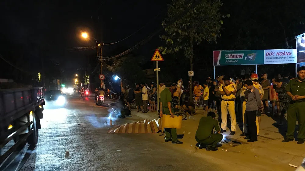 Công an khám nghiệm hiện trường vụ việc