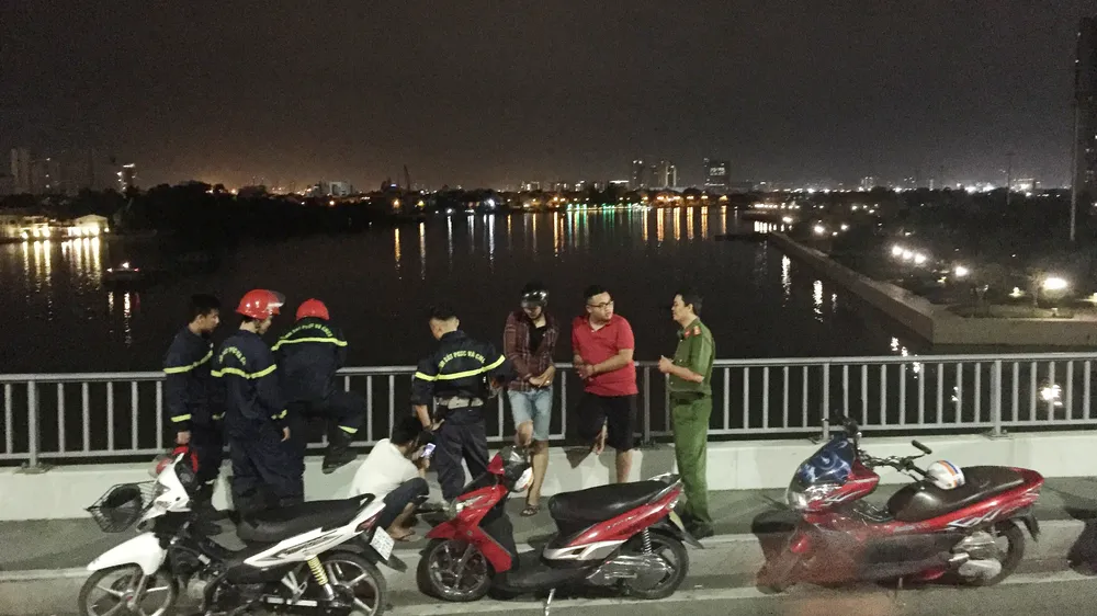 Công an có mặt ở hiện trường. Ảnh: CHÍ THẠCH