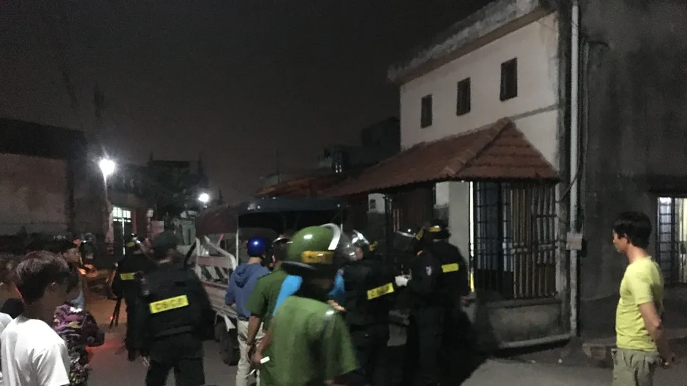 Lực lượng công an tại hiện trường.