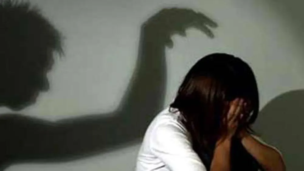 Nhậu cùng bạn, thiếu nữ 15 tuổi bị 2 thanh niên hiếp dâm