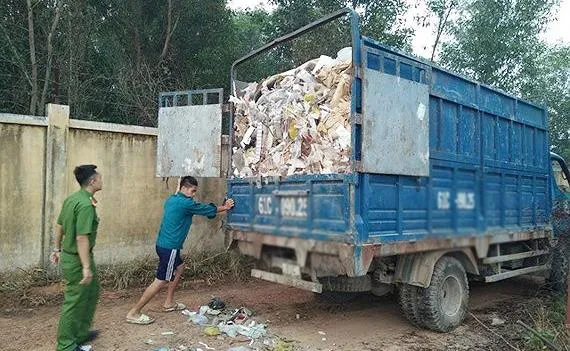 Phát hiện hơn 47 tấn chất thải rắn công nghiệp 