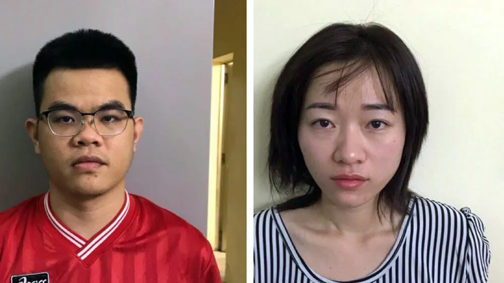 Vợ chồng Phước - Trang (từ trái qua phải) tại cơ quan công an.
