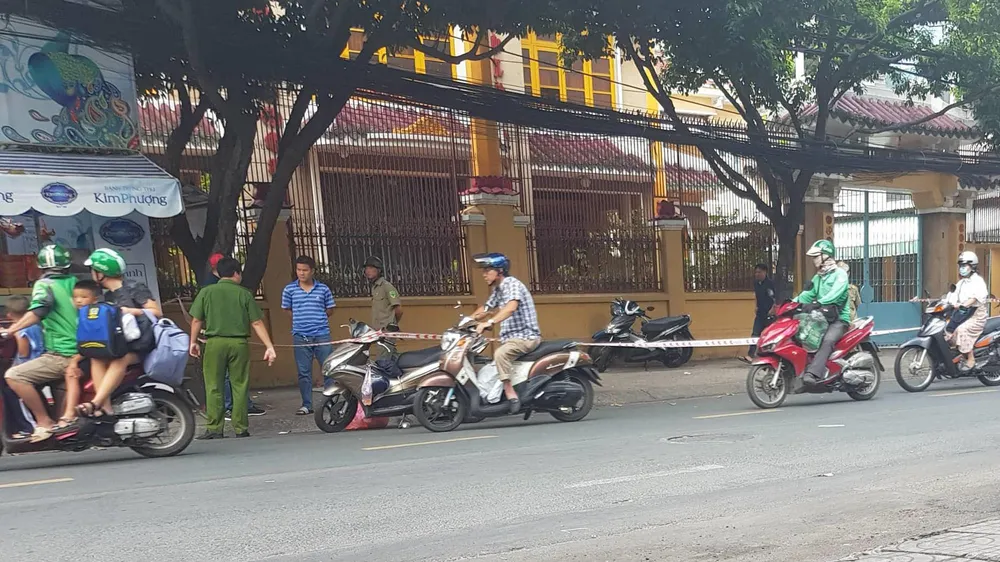 Công an khám nghiệm hiện trường