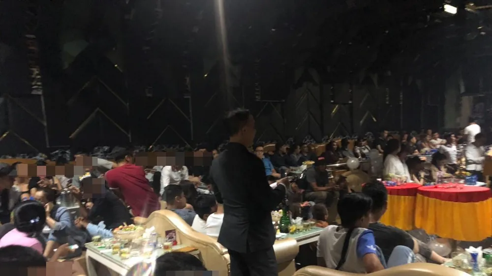 Đột kích tụ điểm ăn chơi ở quận 5, phát hiện nhiều dân chơi dương tính chất ma tuý. 