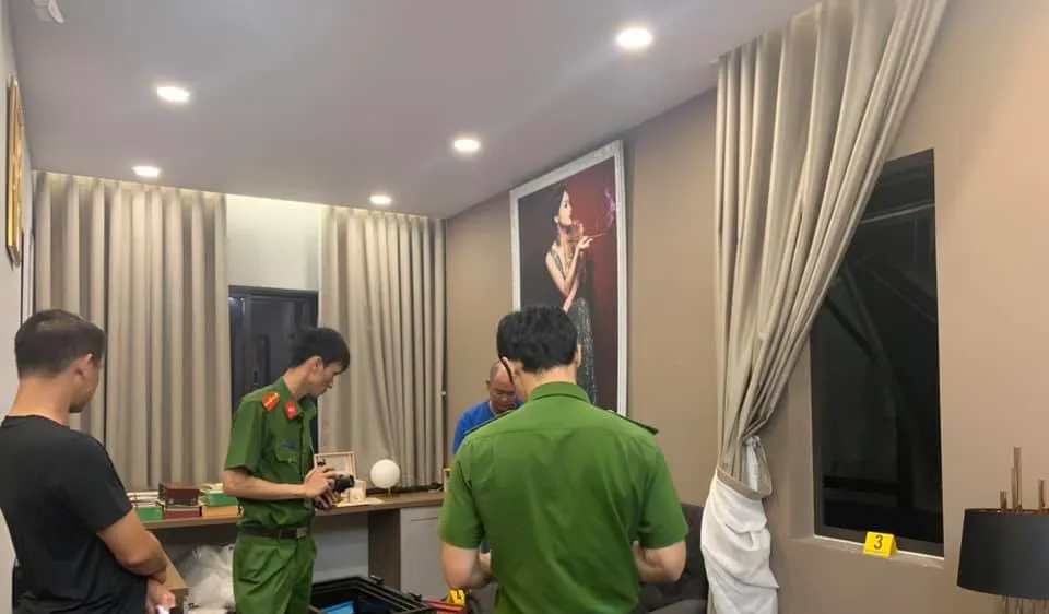Công an khám nghiệm vụ trộm ở biệt thự chị Đ.T.K.H. ( có nghệ danh N.K.A.).