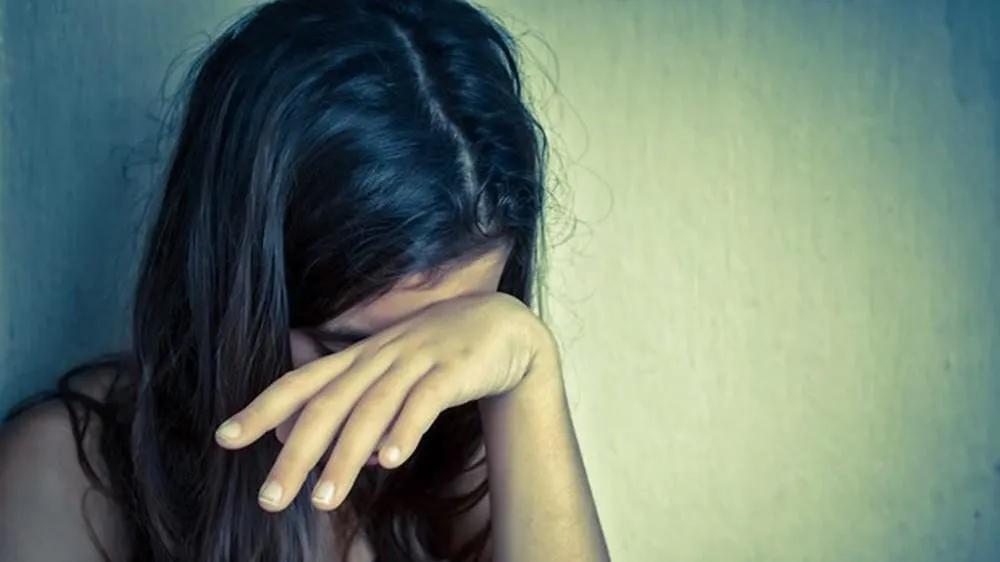 Nam thanh niên dụ dỗ chở bé gái tới nhà nghỉ, ép "làm chuyện người lớn"