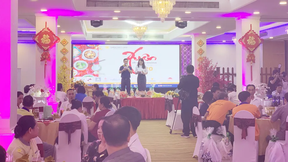  Saigontourist Group trao 154 phần quà tết cho người lao động