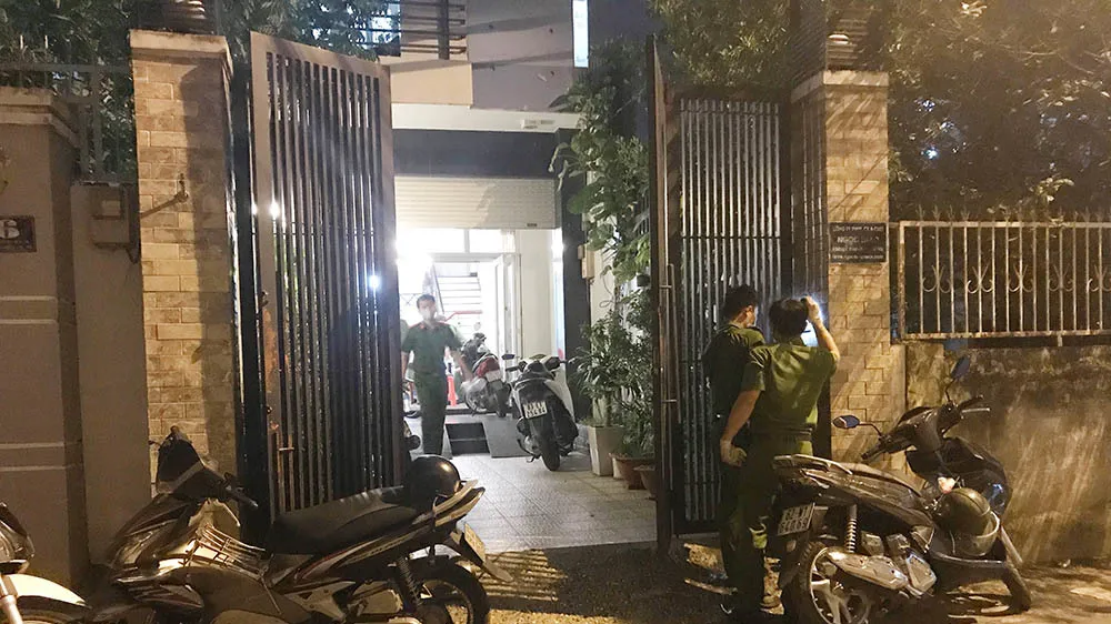 Công an khám nghiệm hiện trường