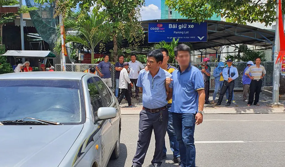 Lý lúc bị công an bắt quả tang 