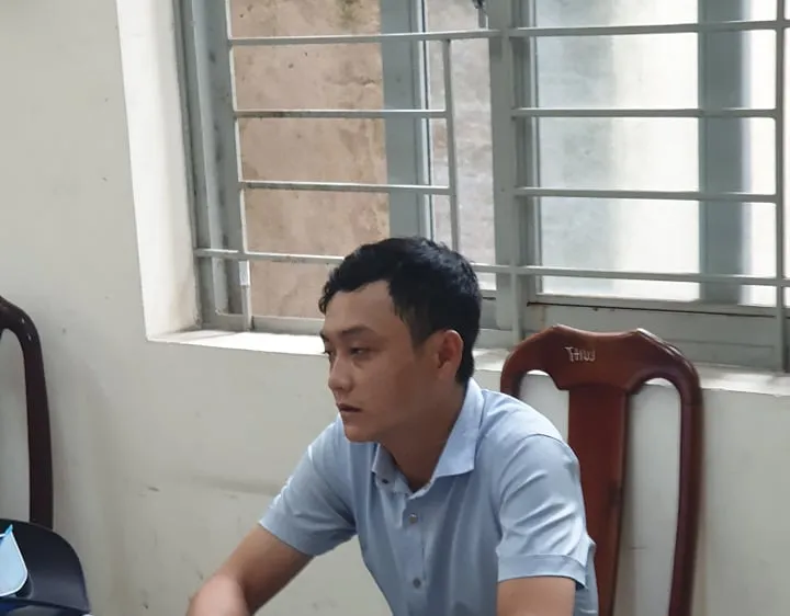 Đối tượng Thái tại cơ quan công an. Ảnh: CHÍ THẠCH 