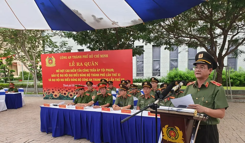 Thiếu tướng Lê Hồng Nam, Giám đốc Công an TPHCM phát biểu tại buổi lễ. Ảnh: CHÍ THẠCH 