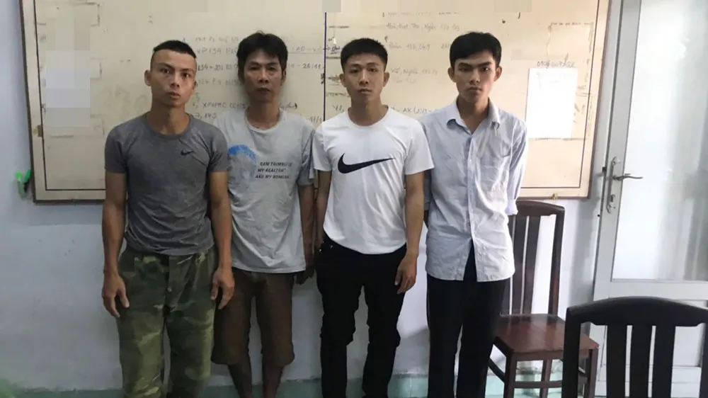 Nhóm đối tượng tại cơ quan công an