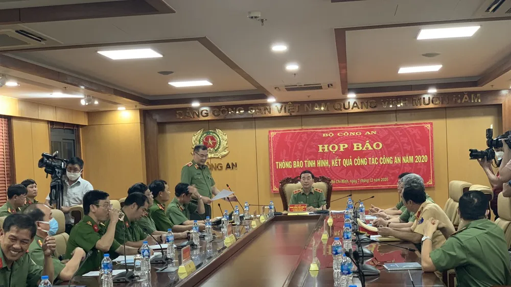 Quang cảnh buổi họp báo. Ảnh: CHÍ THẠCH 
