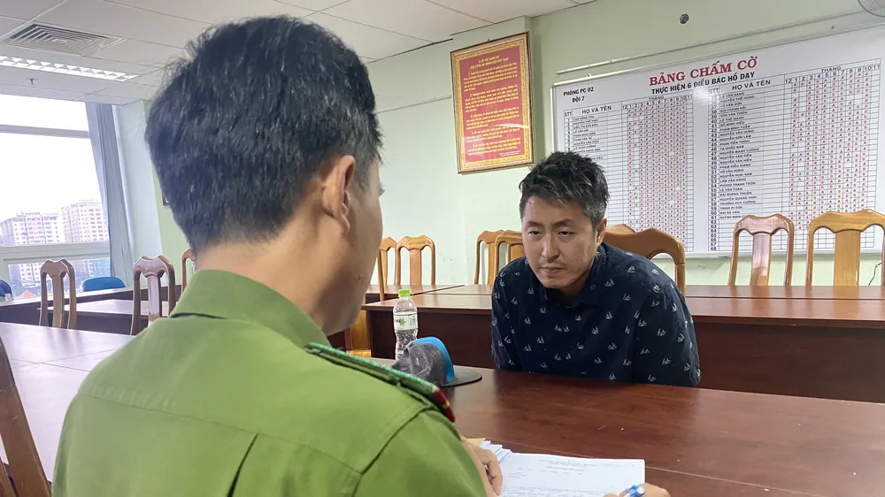 Nghi phạm khai báo với công an