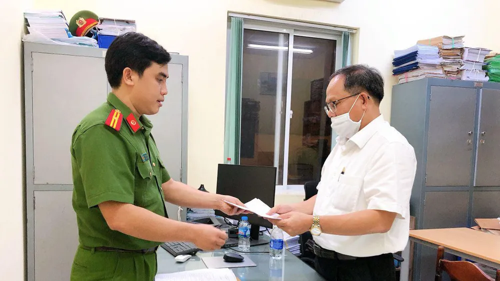 Ông Tất Thành Cang nhận quyết định khởi tố bị can, lệnh bắt tạm giam để điều tra