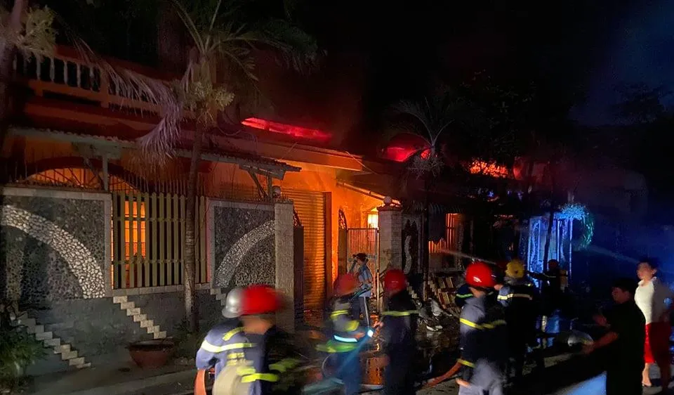 Lực lượng đã huy động 7 đơn vị với 24 xe cùng 150 cán bộ chiến sĩ có mặt ở hiện trường