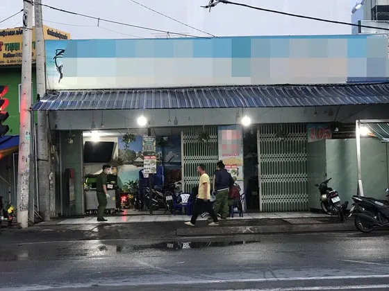 Công an khám nghiệm hiện trường
