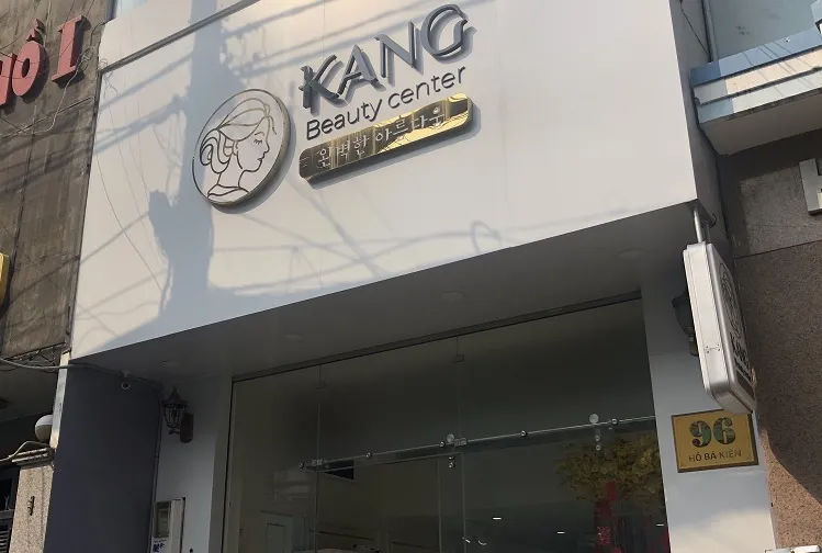 Cơ sở chăm sóc da Kang Beauty ở số 96 đường Hồ Bá Kiến, phường 15, quận 10 tổ chức hoạt động giải phẫu thẩm mỹ không phép