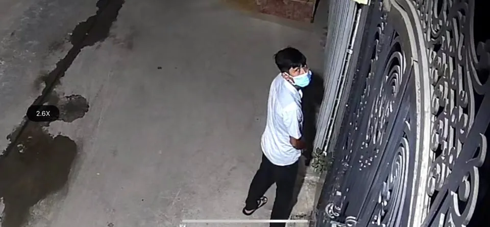 Đối tượng Kính được camera ghi lại được