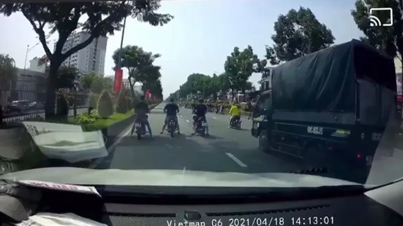 Hình ảnh vụ việc cắt từ clip 