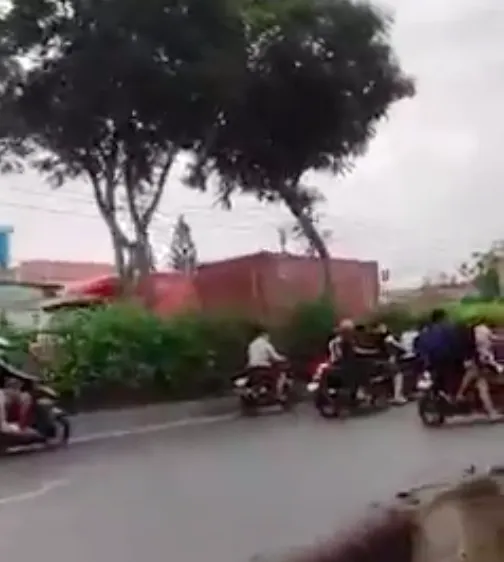 Hàng trăm “quái xế” lại chặn quốc lộ 22, huyện Hóc Môn để đua xe