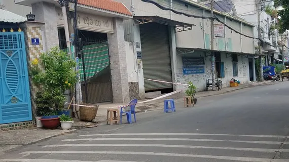 Cây đao thu giữ. Ảnh: CHÍ THẠCH 