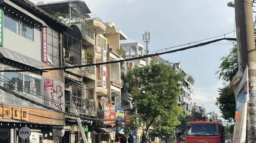 Lực lượng chức năng tại hiện trường 