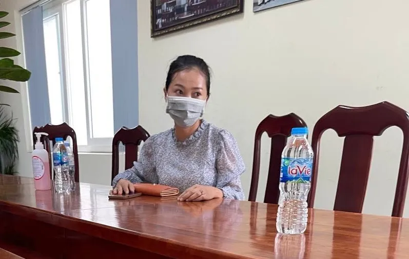 Nguyễn Thị Thùy Dương tại cơ quan công an. Ảnh: CA