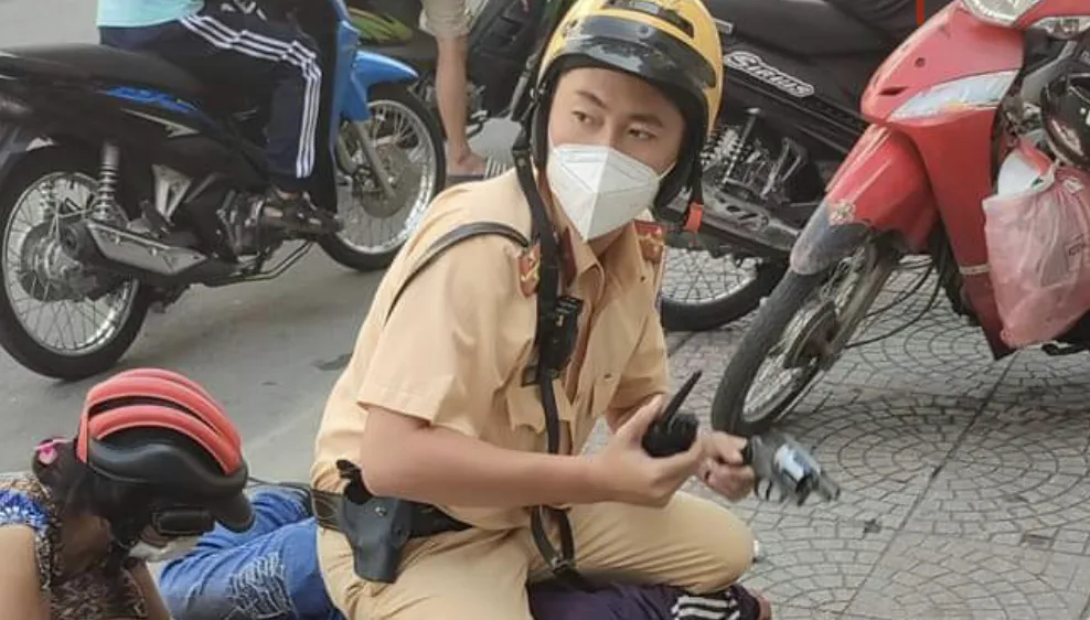 Lực lượng CSGT khống chế đối tượng Nguyên tại hiện trường