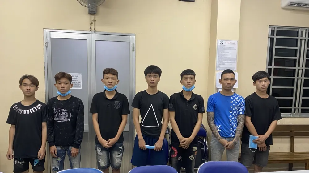 Nhóm đối tượng tại cơ quan công an 