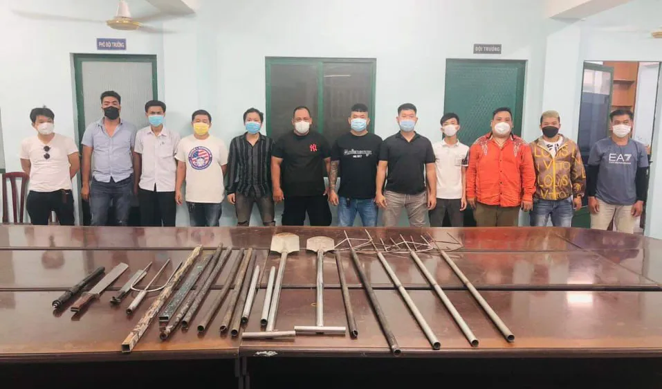 Nhóm đối tượng tại cơ quan công an 