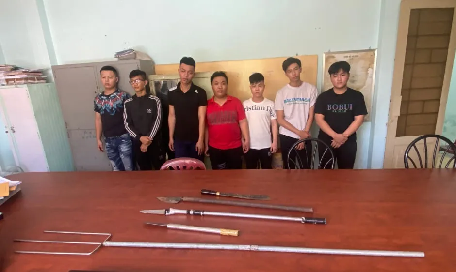 Ngăn chặn 2 nhóm thanh thiếu niên mang hung khí hẹn nhau "nói chuyện"
