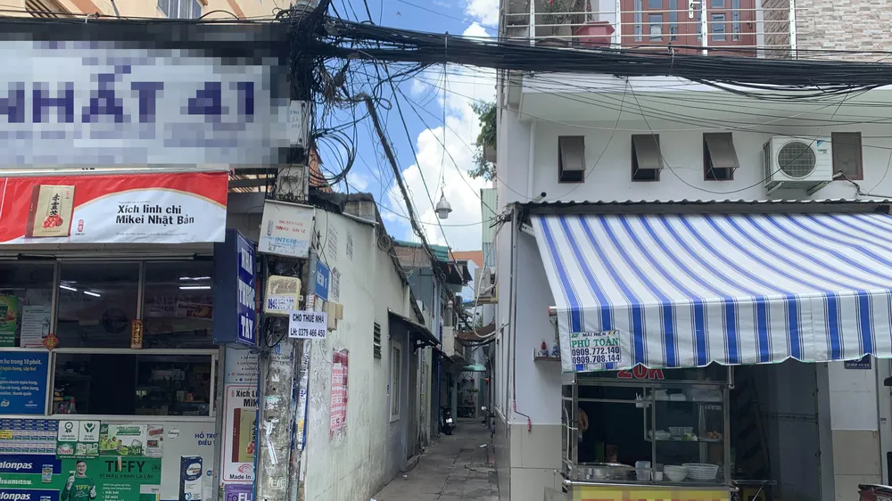 Con hẻm nơi xảy ra vụ án. Ảnh: CHÍ THẠCH 