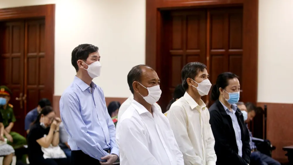 Các bị cáo tại phiên phúc thẩm sáng nay. Ảnh: TRUNG DŨNG 