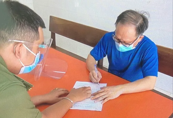 Ông Tất Thành Cang tại cơ quan công an. Ảnh: C.T