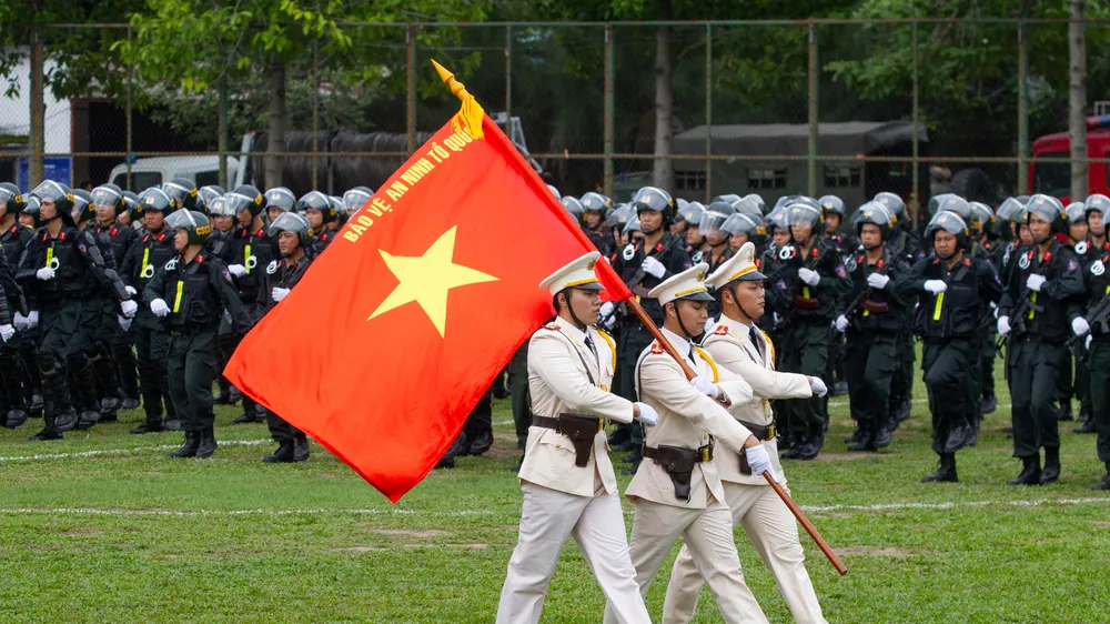 Ra mắt Trung đoàn Cảnh sát cơ động dự bị chiến đấu thuộc Công an TPHCM. Ảnh: HOÀNG HÙNG 