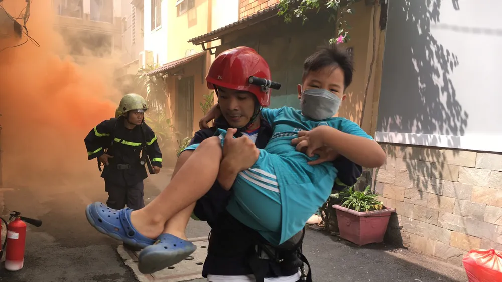 Diễn tập phương án PCCC&CNCH tại khu dân cư Khu phố 1. Ảnh: C.T.