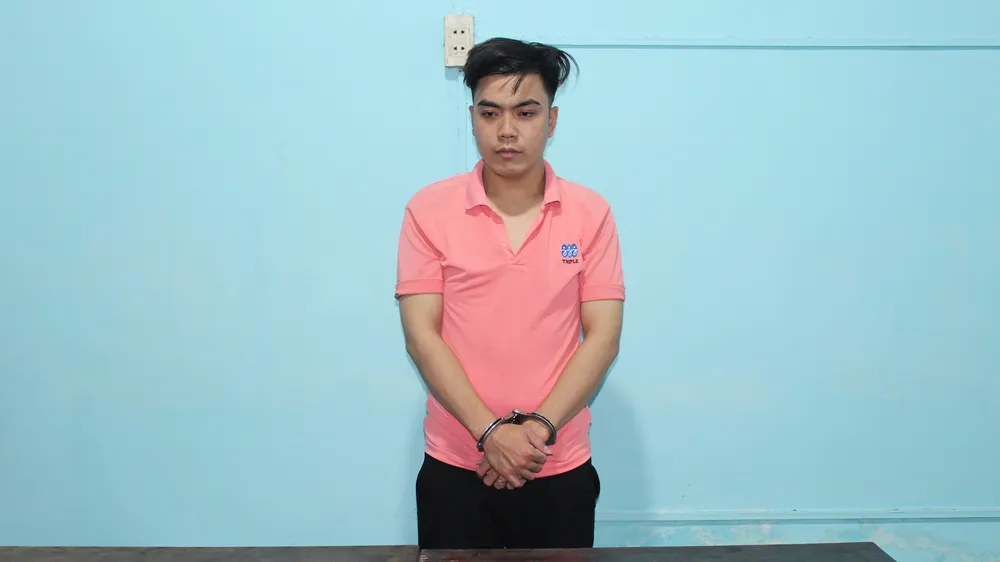 Phan Tấn Đạt tại cơ quan công an 