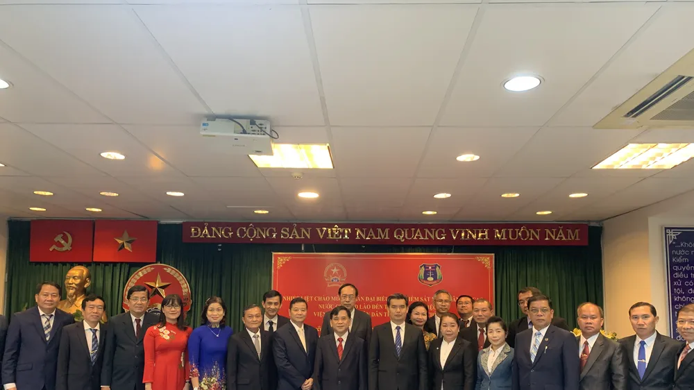 Viện KSND tối cao Lào thăm làm việc tại Viện KSND TPHCM. Ảnh: CHÍ THẠCH 