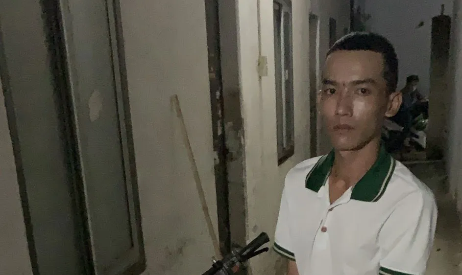 Nghi phạm Thắng cùng phương tiện gây án lúc bị bắt. Ảnh: C.T